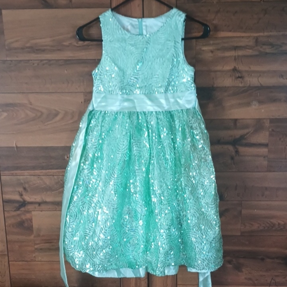 Green Sequin Embellished Sleeveless V-neck Formal Dress